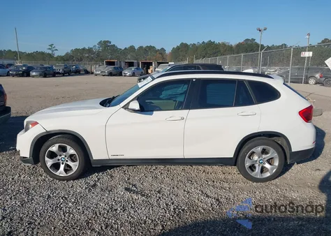 2015 BMW X1 Sdrive28I z USA, uszkodzony, nr VIN WBAVM1C54FV315853
